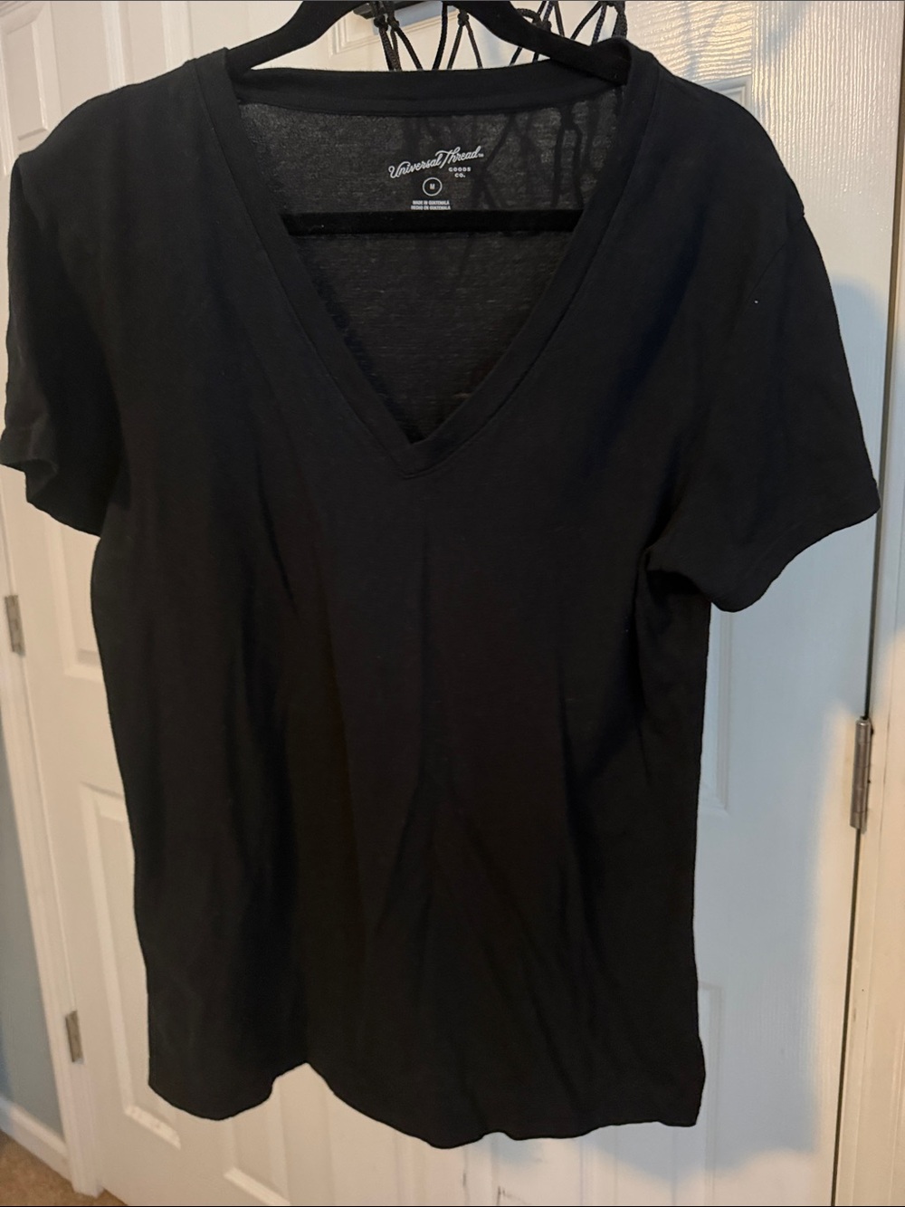 Universal Thread Black V-Neck Short Sleeve Tee